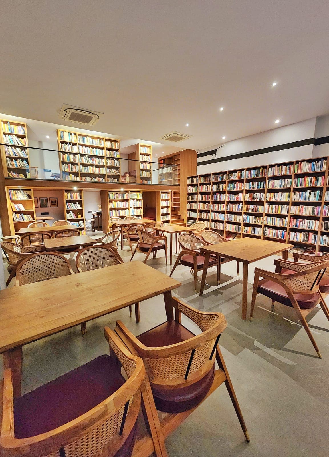 Double-height library with 3,000 books — boutique hotel in Jaipur
